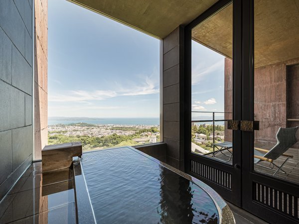 �y����z�ʕ{����]���鍂��Ō��̉�������\