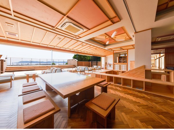 2022�N�ĂɐV�݂̃e���X�ƃ��j���[�A���������r�[