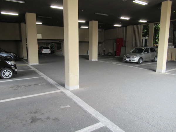 無料駐車場を完備