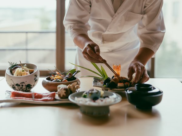 �y�G�����ˁz�ΐ�E����B�ĎR���̐Â��ȌΔȂɘȂށA�����������̏h