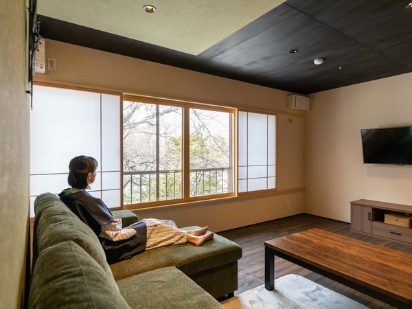 2024�N�S�ك��j���[�A���B��̈قȂ�S7���̏����ȏh���ʐ^�͂̂肭��̊�