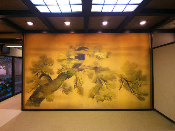 Urplais ホテル 旅館 宿泊施設の検索 黄金に輝く金屏風は圧巻 料理旅館わたなべ