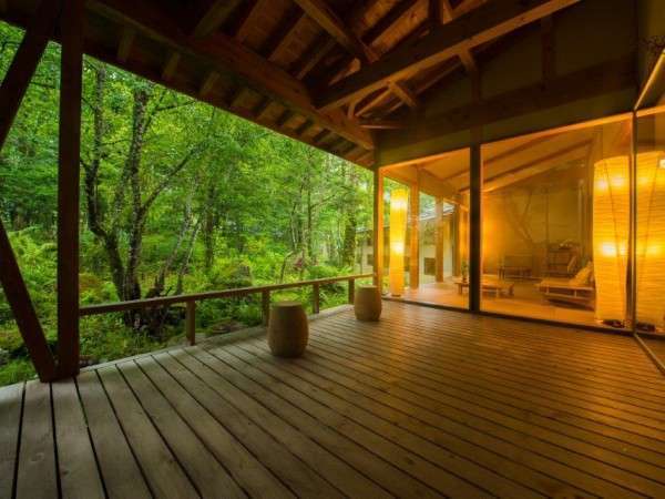 【奥飛騨　森の癒し　もずも】「自然との調和」をコンセプトにした温泉宿。