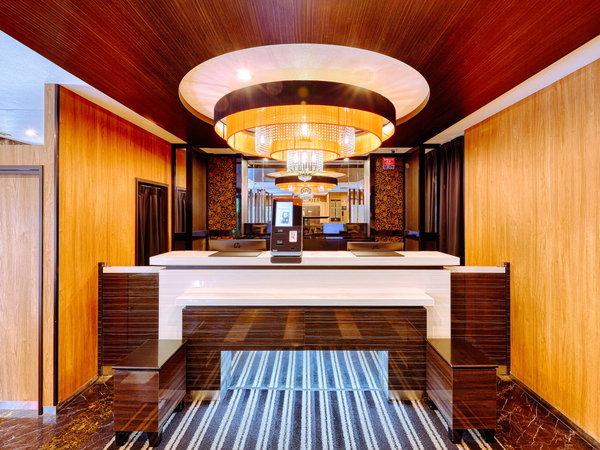 �t�����g�E���r�[