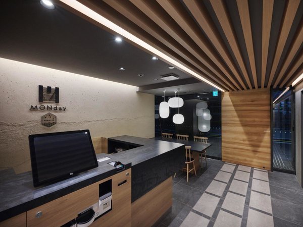 �t�����g�E���r�[