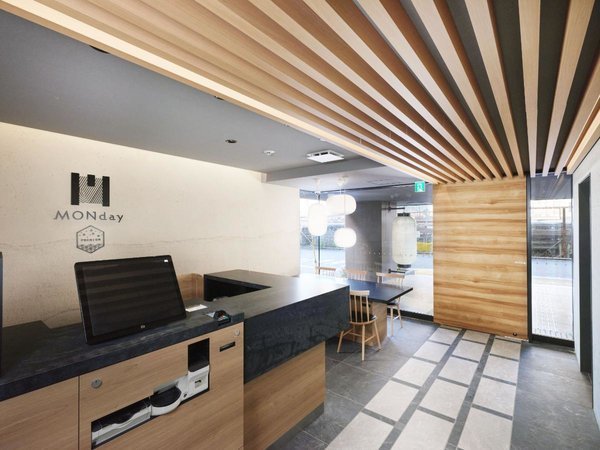 �t�����g�E���r�[