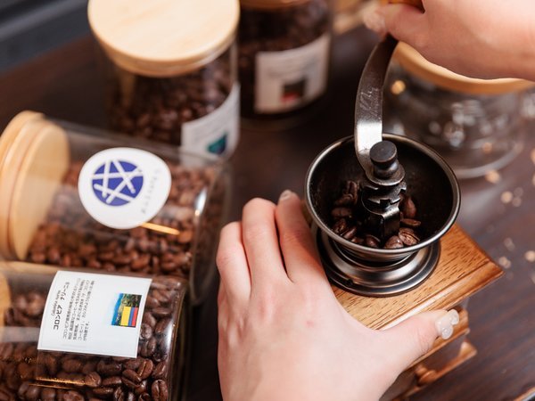 ���ʉ���X�^�[���C�g�z�e�������ӂ�cafe���V�فF���҂����ăR�[�q�[
