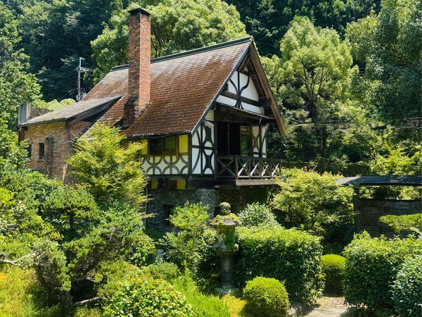 �yguest Villa�����i�Q�X�g���B���ق������j�z�y�S������z���j�Ǝl�G�̉ԁX�ɕ�܂�āc�S�قǂ����ґ�ȉB��h