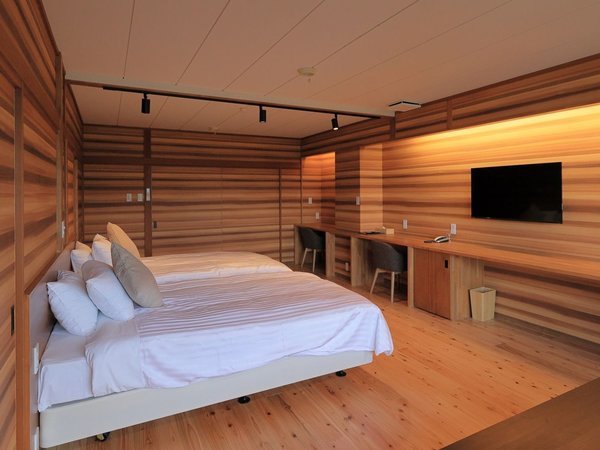 【ウッドルーム】自然豊かな雰囲気を、そのまま取り入れたような、木のぬくもりを感じられるお部屋です。