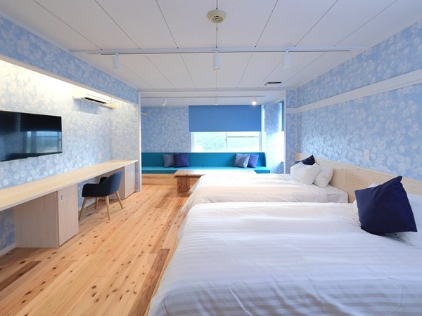 Sky Room/�X�J�C���[���F���������Y�̒q�b�q���ŉr��ꂽ�A���B���ǎR�ɍL����