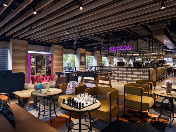 �u���b�N�����̂������ȃJ�t�F�̂悤�ȃo�[�����r�[�G���A�B24���Ԃ��ł����p�\�ł��B