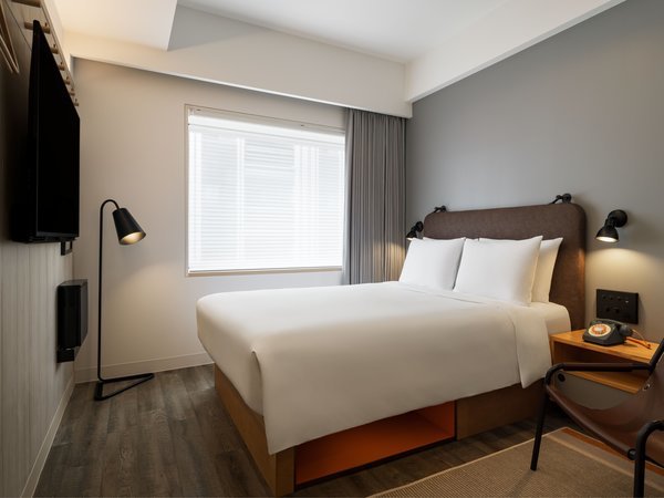 �V���v���ŋ@�\�I�ȋq���B�x�b�h�ɂ̓V�����Y���}�b�g���X���g�p���Q�S�n�ɂ��������܂����B