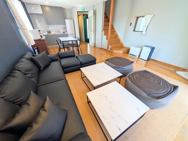 �L�X�Ƃ���2�K���Ẵ��r���O�_�C�j���O�I