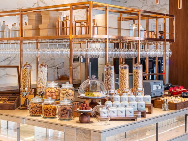 CANDEO HOTELS (�J���f�I�z�e���Y)�F�s�{�FSKY BAR LOUNGE