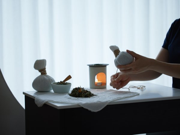 �x�m�X�s�[�h�E�F�C�z�e��, �A���o�E���h �R���N�V���� by Hyatt�F���`�B�l�Y���X�̍����x�e�B�[�I�C��