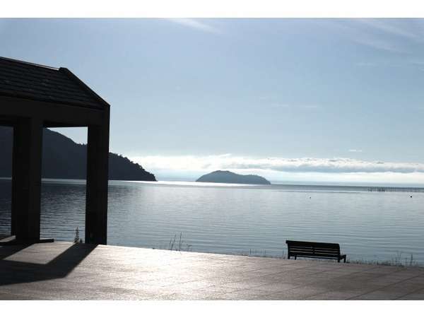 目の前には日本遺産の琵琶湖の景観