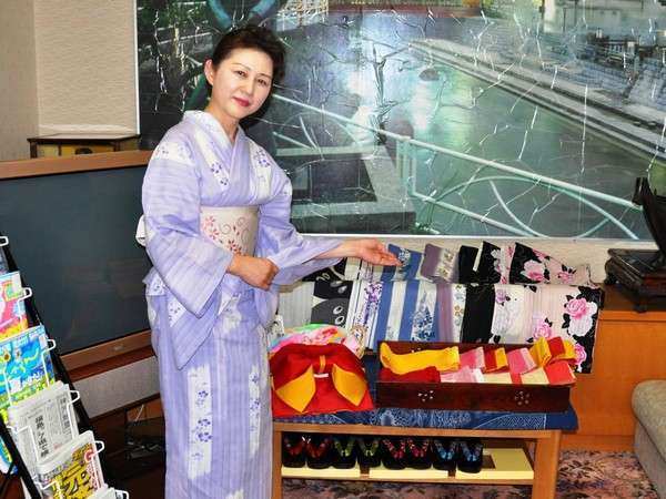 Urplais ホテル 旅館 宿泊施設の検索 かわいくおしゃれ 色浴衣はいかがですか 山陰湯村温泉 温泉街の中心に立つ宿 橋本屋旅館