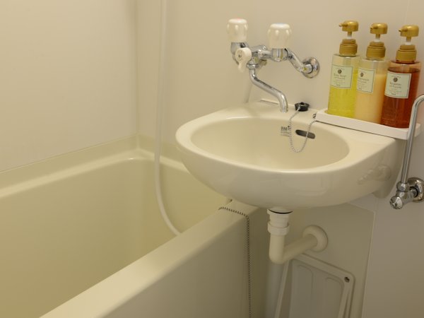 ���j�b�g�o�X���ł��B�R���p�N�g�Ŗ��邭�������̂���o�X���[���ł��B