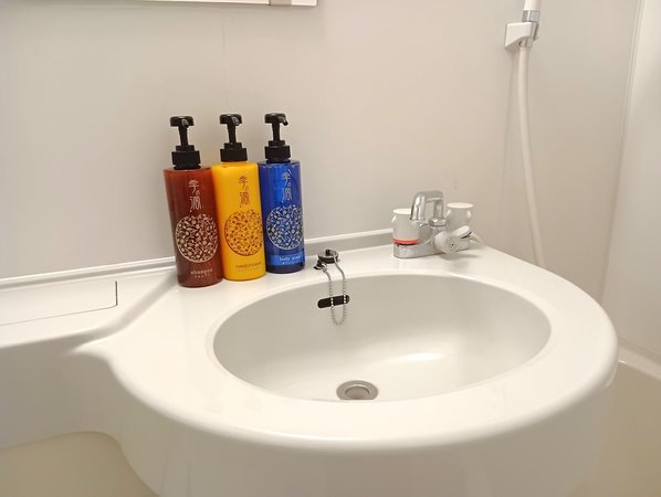 ���j�b�g�o�X���ł��B�R���p�N�g�Ŗ��邭�������̂���o�X���[���ł��B