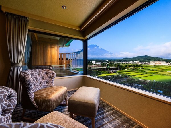 �뉀�Ɗ����̏h�@�x�m�R����@�z�e�����R���F�w�W��Suite�x�w�W��comfort�x��̈قȂ�q��