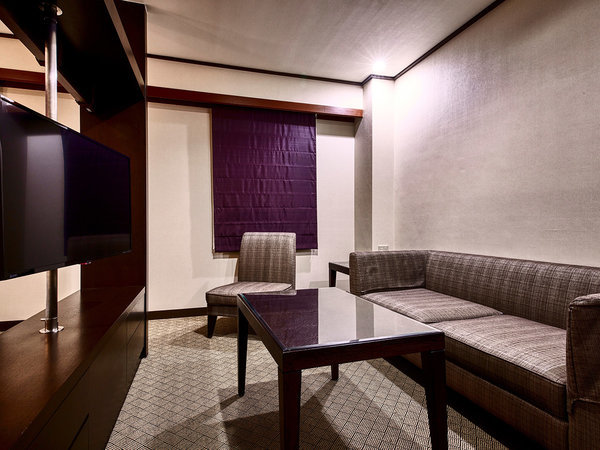 �\�t�@�[�e�[�u���Z�b�g���u���ꂽ���r���O�X�y�[�X�������ґ�ȋ�ԁi35�u�j�B�b�G�O�[�N�e�B�u�L���O