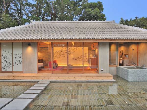 �Ő��P�j�`�v�`�r�d�l�h�m�n�r�t�iMUKAKA VILLA)�̊O�ώʐ^