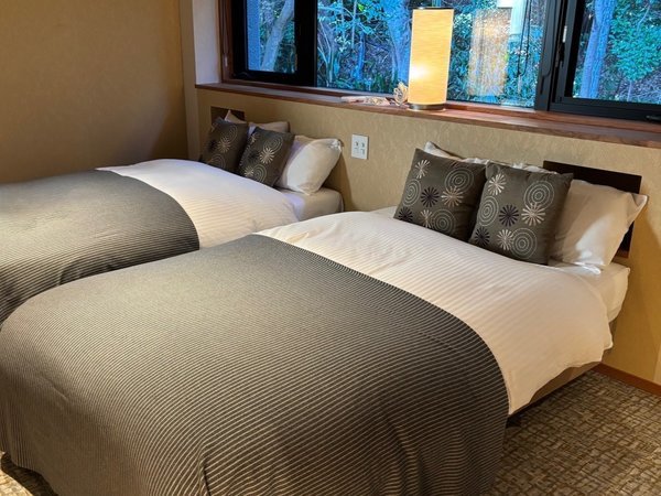 ���䂩��C��Ղ� �ݐ؉���̃y�b�g���]�[�g�@�z�e���l�G�̑��F�x�b�h���[��