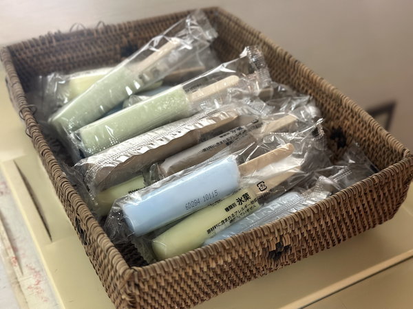 ���䂩��C��Ղ� �ݐ؉���̃y�b�g���]�[�g�@�z�e���l�G�̑��F�����A�C�X