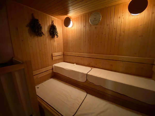 【大浴場】本格フィンランド式サウナには、ヴィヒタの良い香りが漂います