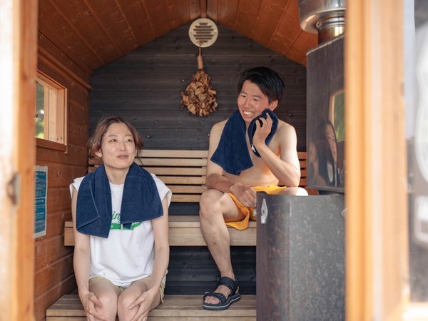 フィンランド式トレーラーサウナ。海に入って外気浴も可能!※90分制