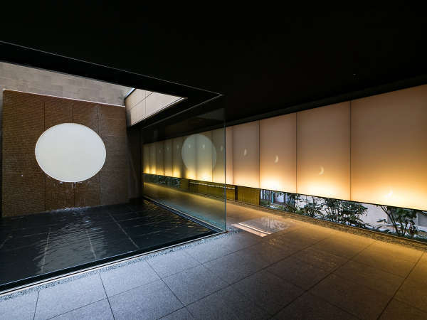 ���ٓ��^���̖������������`�[�t�ɂ����G���g�����X���[�h�u���i����j�̓��v