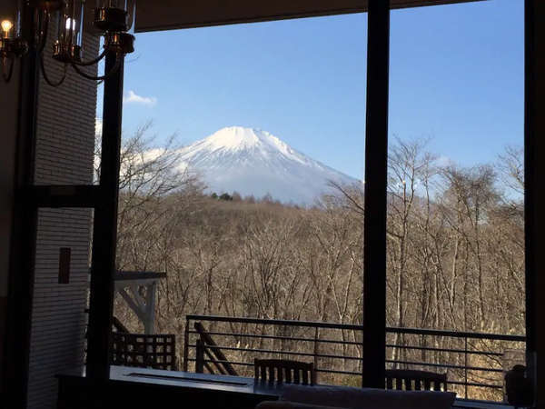 1階リビングからの富士山眺望