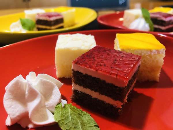 �X�}�C���z�e���Ϗ��q�F�y�E������X�C�[�c