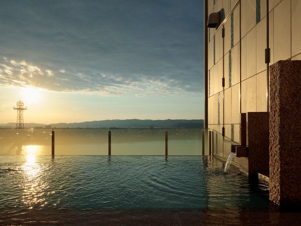 CANDEO HOTELS�i�J���f�I�z�e���Y�j��C�a�̎R�F�h���C���[