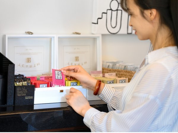 �z�e�����\�����FTEARTH�t���[�o�[�e�B�[