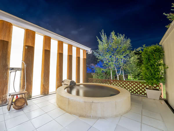 貸切露天風呂「テルマエロマエ」圧倒的開放感が魅力のプライベート空間。フロントでご予約可能です。