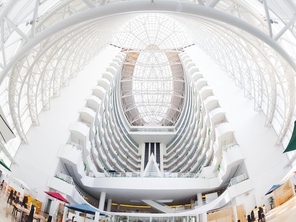 【ホテル京セラ】建築家、黒川紀章氏が設計　圧倒的な吹抜け空間は日本最大級！
