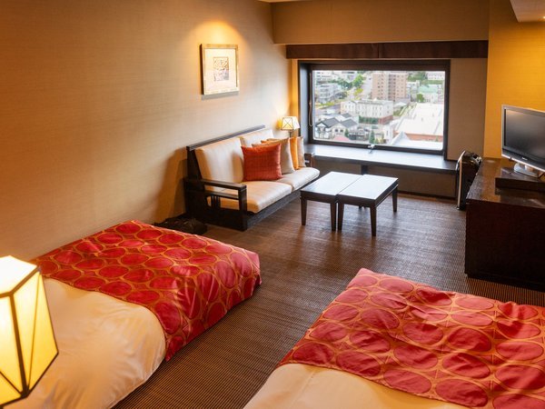 【デラックスツイン/33㎡】人気No.1の客室タイプ。デラックスツインは全室「函館山側」の眺望です。