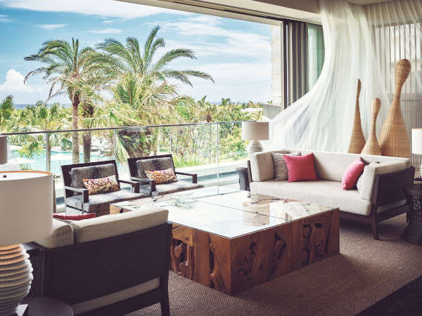 �x�C�E�B���O�̃G���g�����X