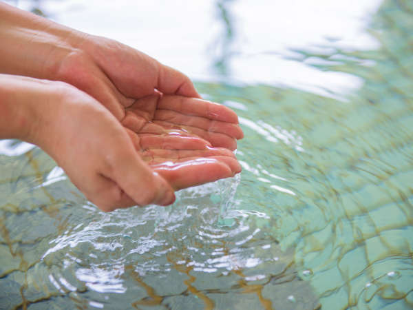 【大浴場にぃふぁい湯】超軟水は湯にすると保湿効果が高くなり、しっとりとした肌触りに。