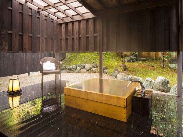 【1階客室】誰もが一度は憧れる檜の客室露天風呂で優雅なひとときを