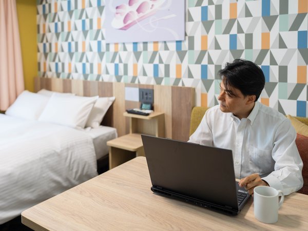 �������̃f�X�N�͂��d�������K�B������Wifi�S�ي���