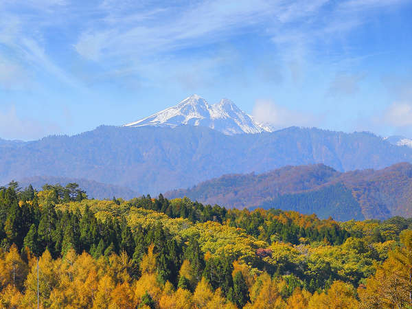 画像(晴れた日には敷地内から、日本三霊山の一つである「白山」をご覧いただけます)