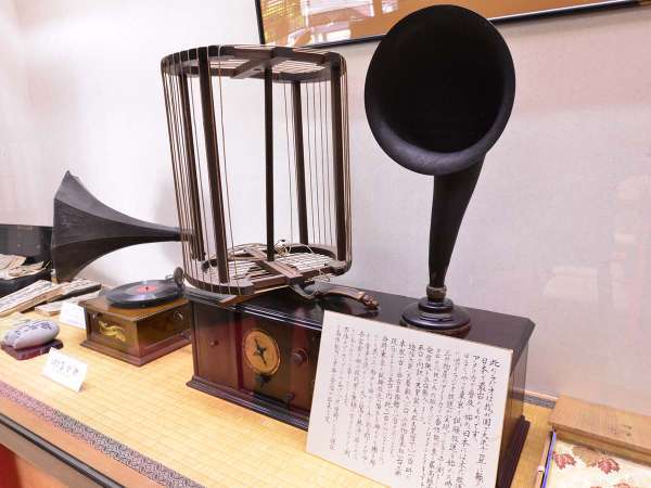 日本一古いラジオ。日本初輸入のラジオは天皇家、三井物産、逓信大臣、古屋旅館など５台が輸入されました。