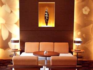����i�n�i�E�z�e�����X�p�F�yThe Lounge�i1F�j�z