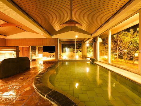 40���l���炢�����\�ȍL���嗁��/�O���̓K���X�\��ŊJ���I�ȋ��