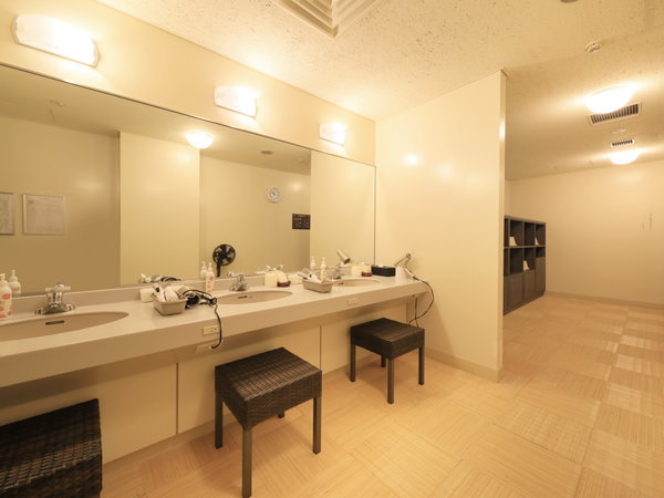 �y�E�ߏ�z�Ȗ_�A�R�b�g���A�u���V�A�I�[���C�������W�F���A�h���C���[�����p��