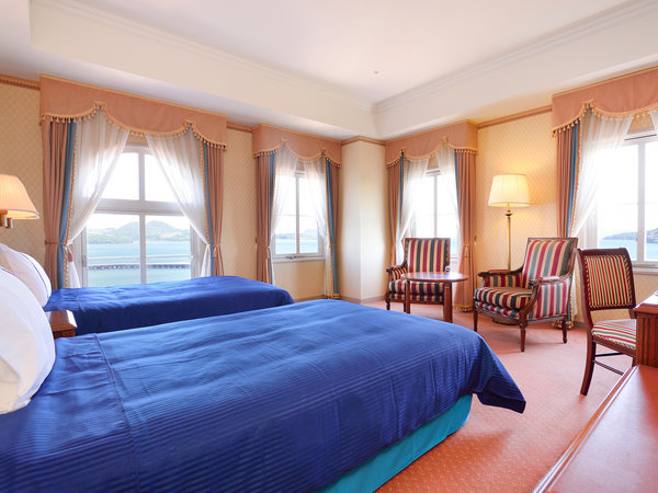 �y�q�����z�f���b�N�X�n�[�o�[�r���[�R�[�i�[�c�C��