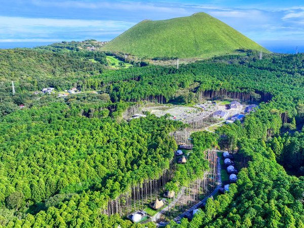 �ɓ��E�ɓ��̃V���{���厺�R�̋߂��̐X�ɂ������ޕ����ό��{�݂̃O�����s���O�ł��B�}�C�i�X�C�I����[�ċz