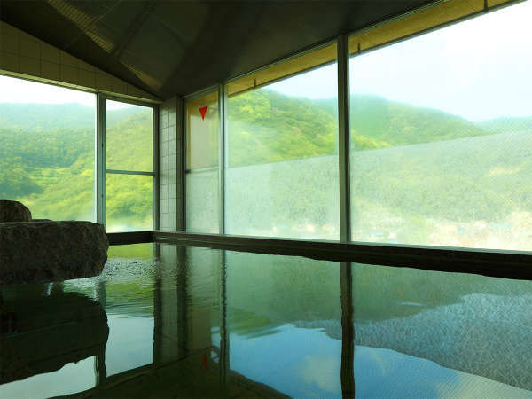 【温泉】男女別大浴場　女性浴室からは伊豆の山々を一望